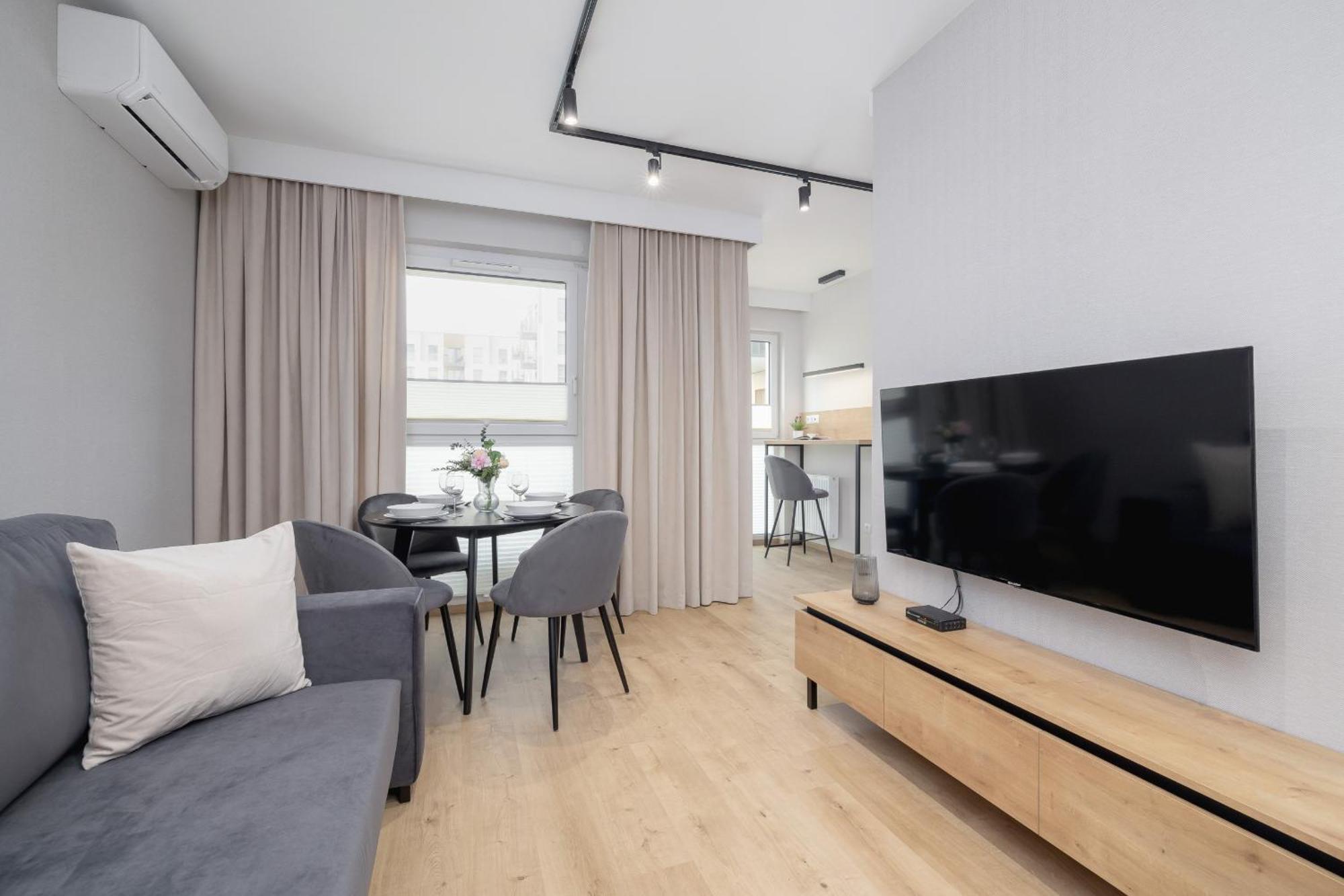 Bright Apartment In Krakow With Garden, Air Conditioning, Parking And Desk By Renters Prestige Exterior foto