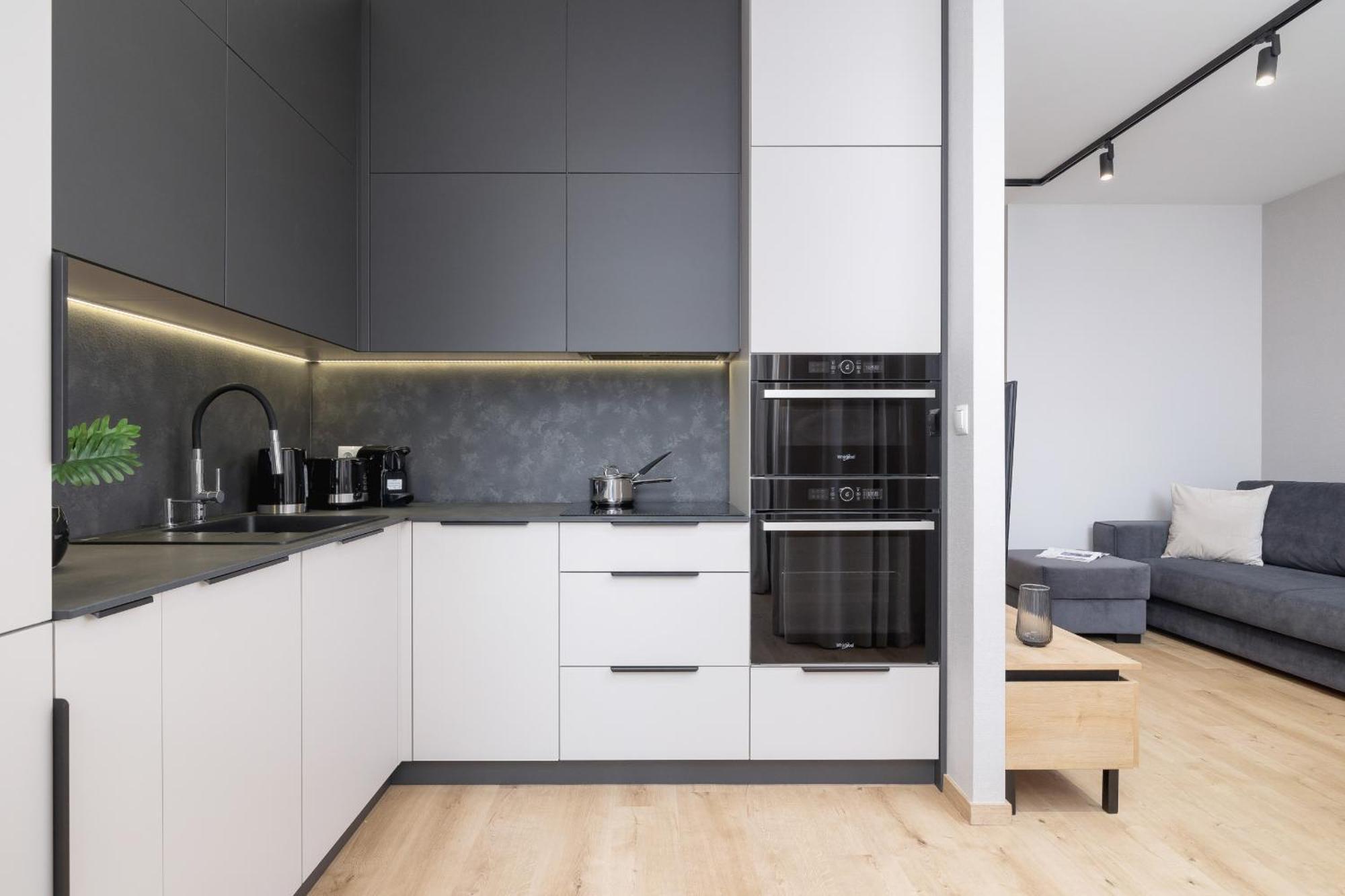 Bright Apartment In Krakow With Garden, Air Conditioning, Parking And Desk By Renters Prestige Exterior foto