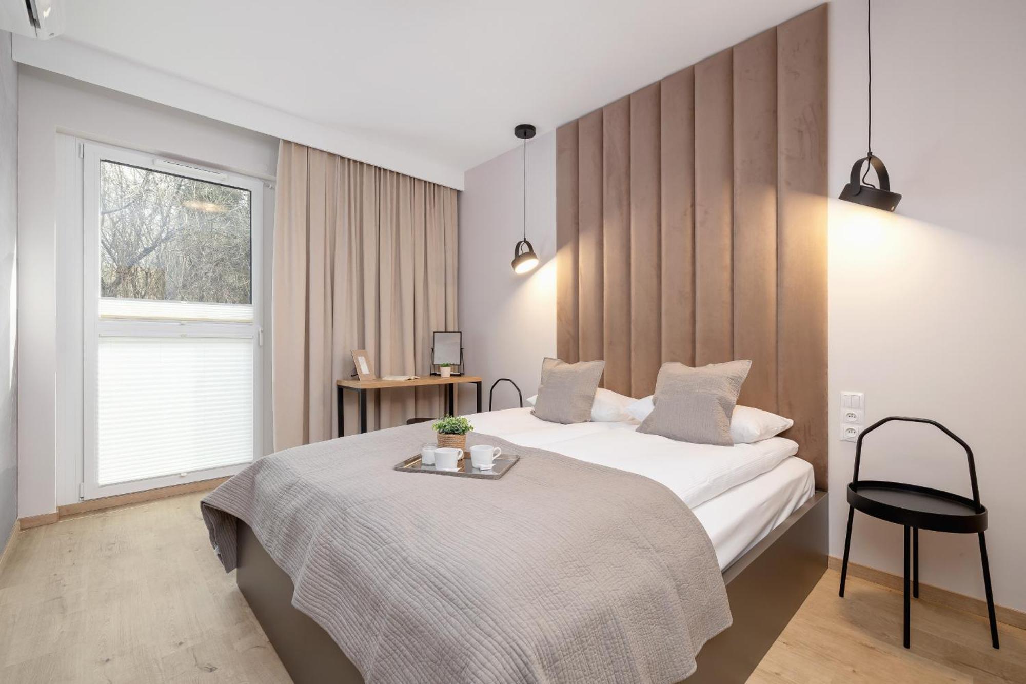 Bright Apartment In Krakow With Garden, Air Conditioning, Parking And Desk By Renters Prestige Exterior foto