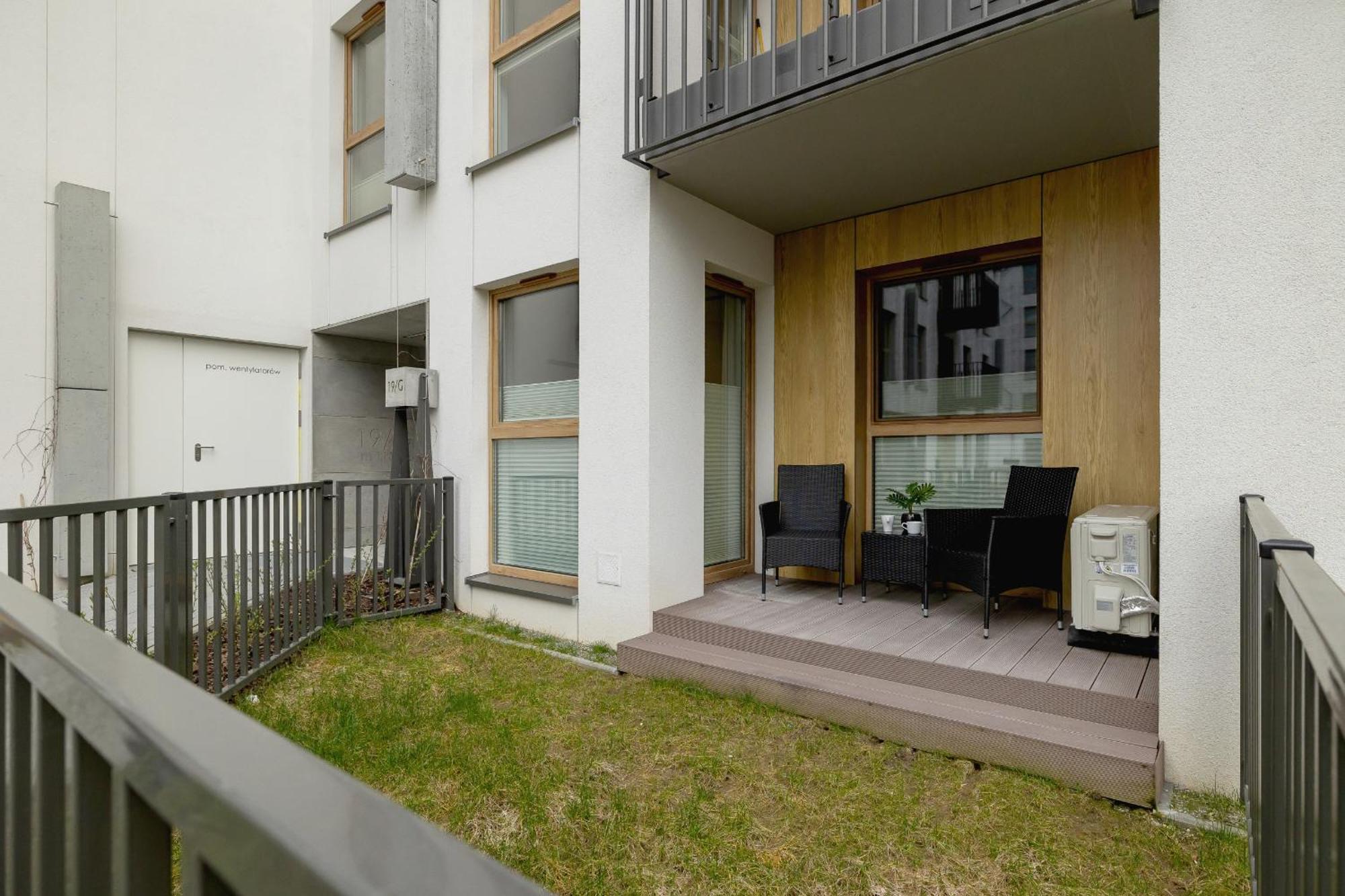 Bright Apartment In Krakow With Garden, Air Conditioning, Parking And Desk By Renters Prestige Exterior foto