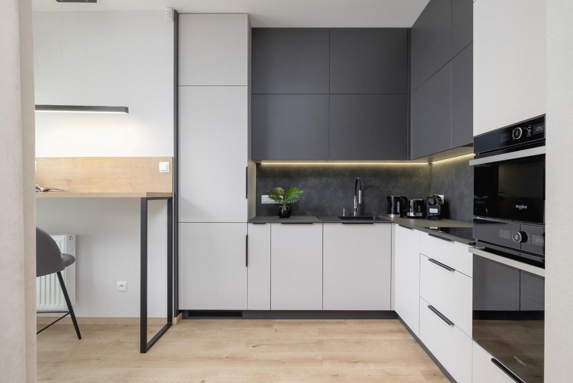 Bright Apartment In Krakow With Garden, Air Conditioning, Parking And Desk By Renters Prestige Exterior foto