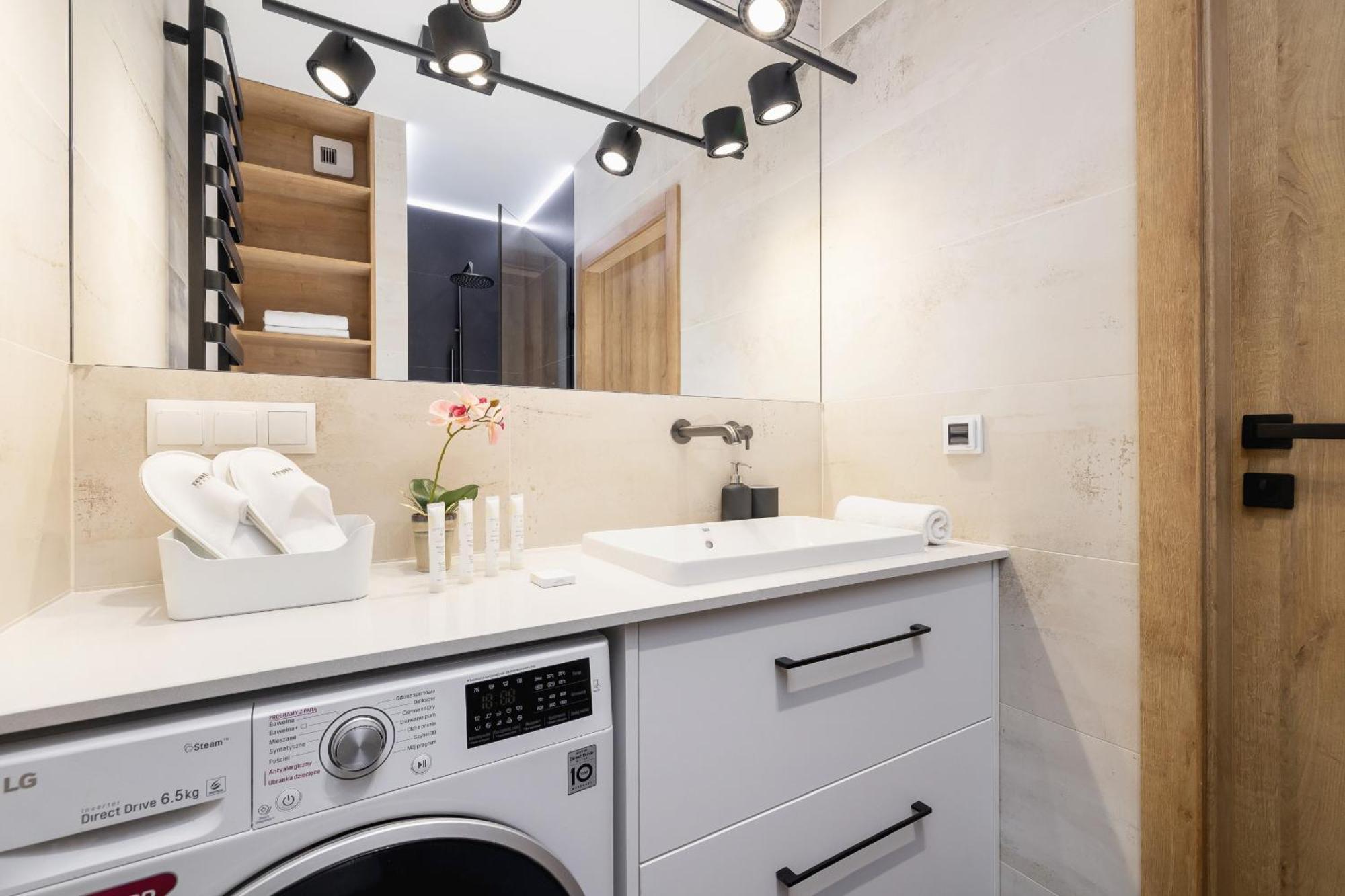 Bright Apartment In Krakow With Garden, Air Conditioning, Parking And Desk By Renters Prestige Exterior foto
