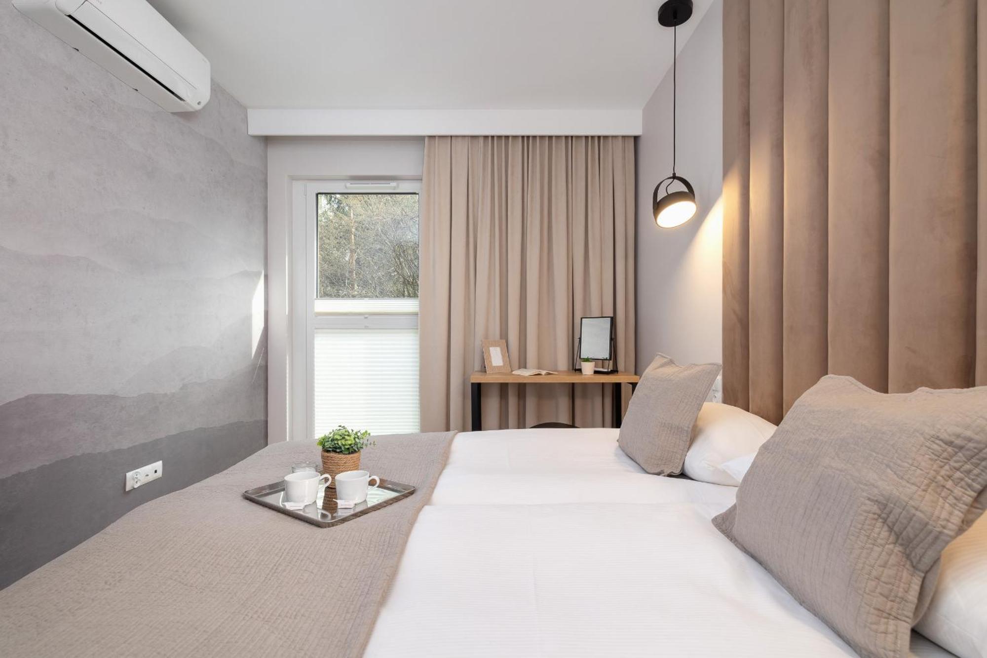 Bright Apartment In Krakow With Garden, Air Conditioning, Parking And Desk By Renters Prestige Exterior foto